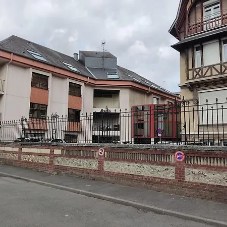 Rouen, Sous Les Toits, Gare + Parking * Rouen